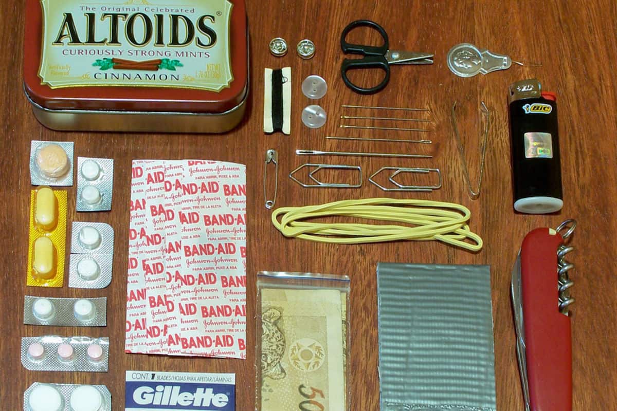 How To Build An Altoid Fire Starting Kit