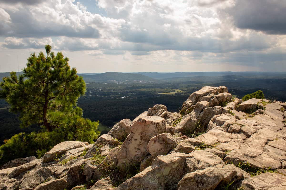 Living Off-Grid in Arkansas: The Ultimate Guide