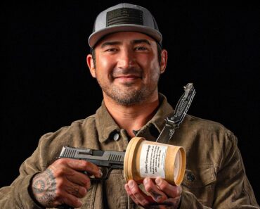 What Does a SEAL Team 6 Sniper Carry Everyday?